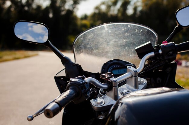 Jak skutecznie zabezpieczyć swój motocykl przed czynnikami atmosferycznymi?